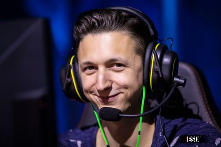 risze player image